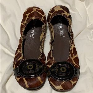 Bernardo giraffe flats size 9